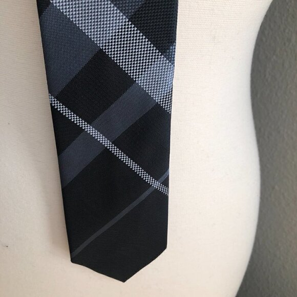 Kenneth Cole Reaction Skinny Necktie - Dark Academia - Picture 3 of 5